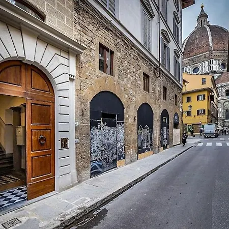 Floor With Duomo View شقة