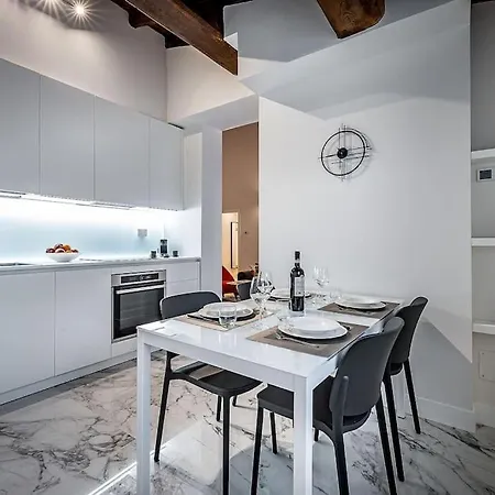Floor With Duomo View شقة فلورنس