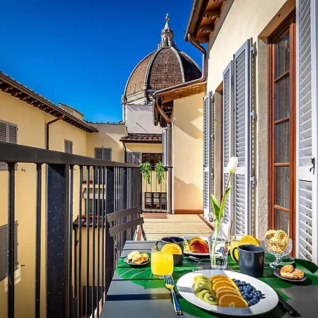 Floor With Duomo View شقة