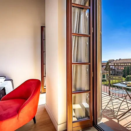 Floor With Duomo View فلورنس